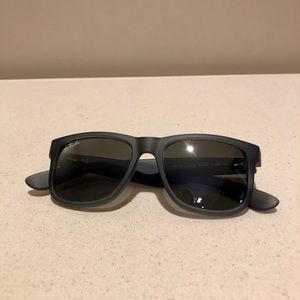 Ray-Ban Classic Justin Sunglasses
